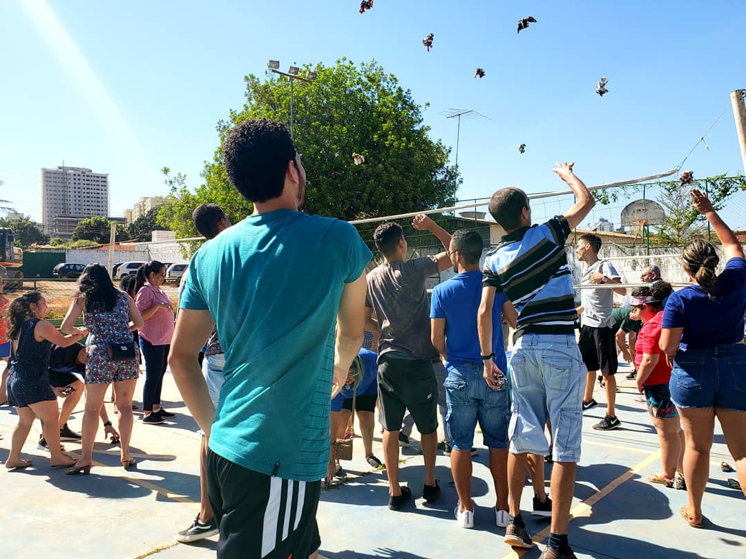 apaedf's tweet photo. Hoje tivemos a manhã de lazer da APAE-DF em parceria com o time Juventude. Aprendizes, familiares e jogadores realizaram dinâmicas em quadra, jogos de pebolim, xadrez, dama e tênis de mesa, além de atividades na piscina. #apaedf #timejuventude #apaedf55anos #manhadelazer https://t.co/zKpUTIe6Sa