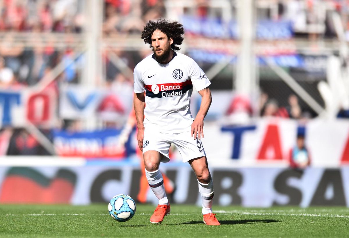 SanLorenzo's tweet photo. PT 28' #SanLorenzo 2-0 Unión

#VamosCiclón ⚪🔴💪🔵⚪ https://t.co/adQwzIcEPf