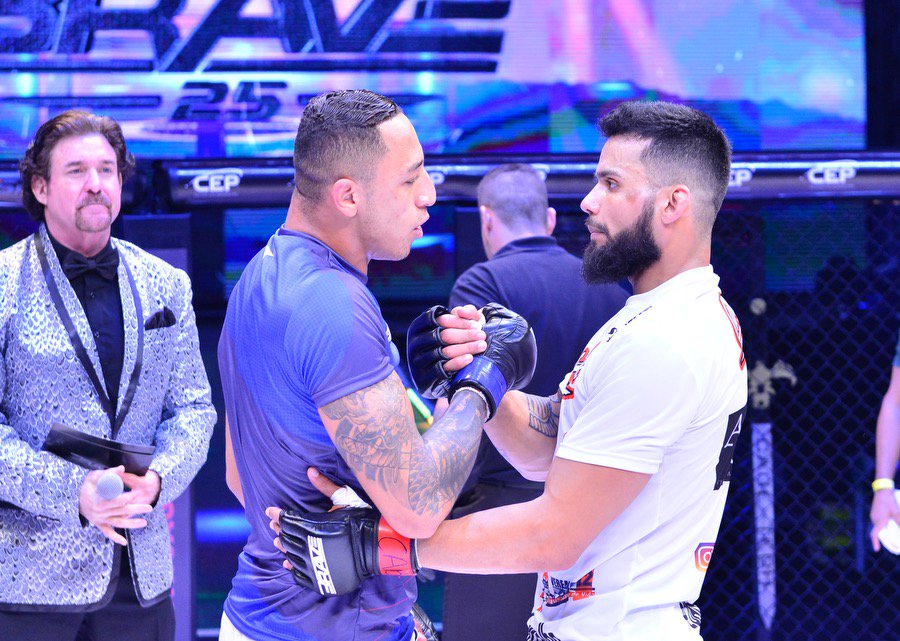 bravemmaf's tweet photo. Sportsmanship.
#BRAVECF25 https://t.co/tvndJRLCmK