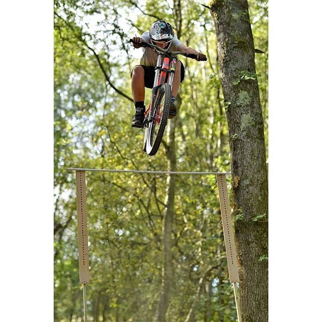Biketart rider @elliottglynnmtb going high in the annual Bull track jam, 7'2" off the lip! 🤘⠀
📸 @sheilswheelsphotography⠀
.⠀
.⠀
#biketart #pullupnotout #highjump #bulltrack #mtb #bike #mountainbike #mtblife #bikelife #downhill #enduro #mountainbi… ift.tt/32oiA9P