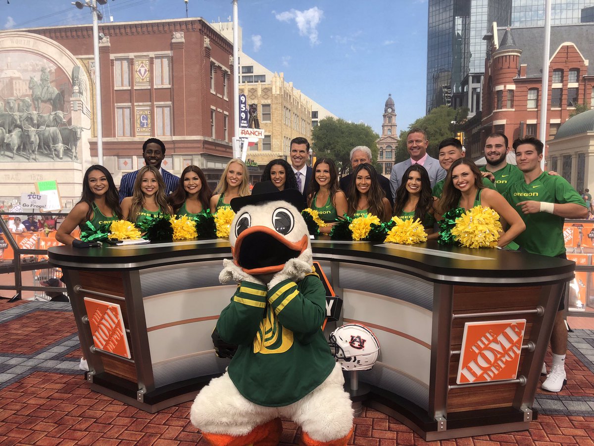 And the prediction has been made😎...Don’t forget to tune in to watch the Ducks defeat Auburn at 6:30pm CDT! #goducks