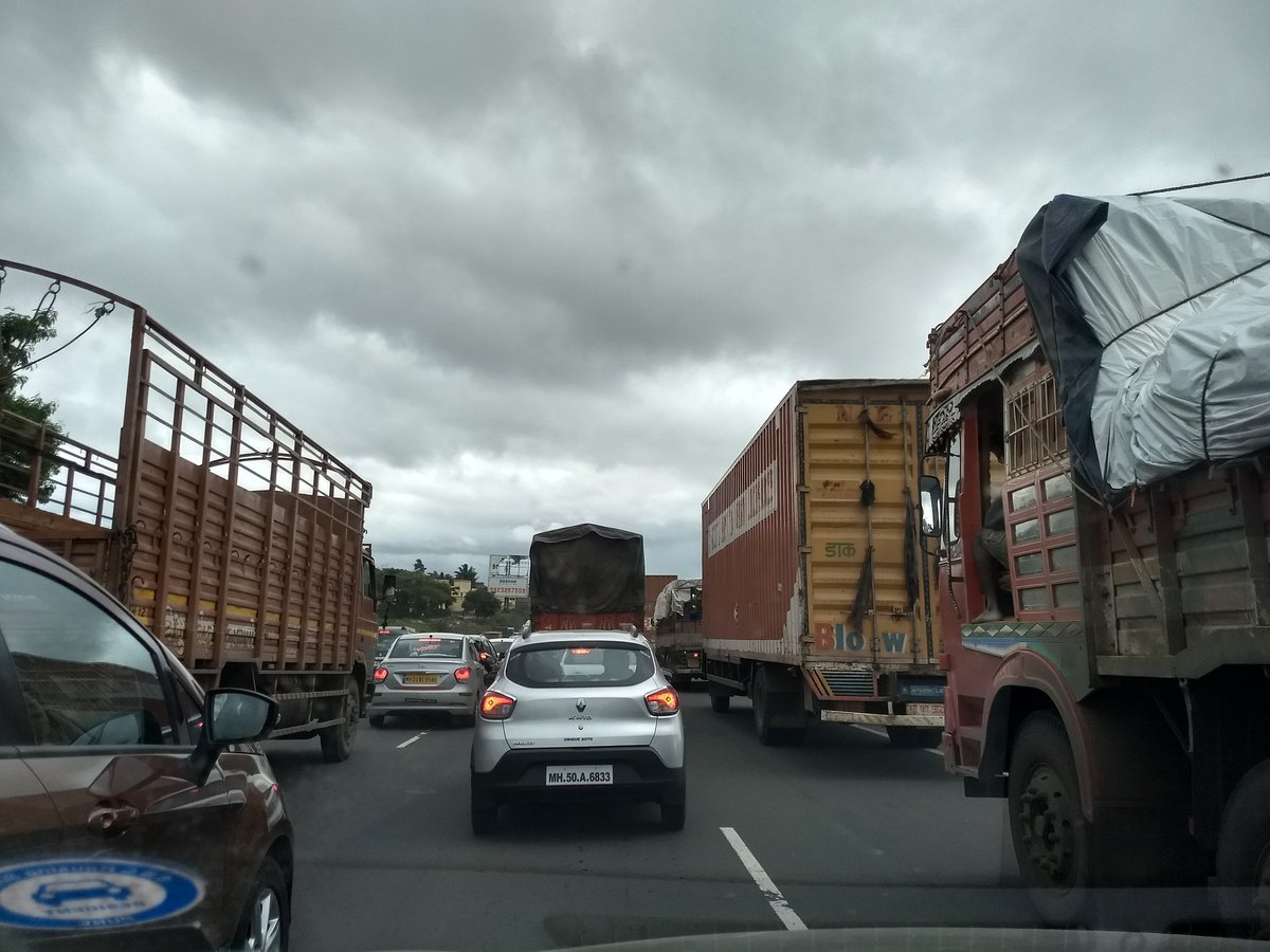 DJVigilante0000's tweet photo. Diversions due to incomplete flyovers on Pune Satara stretch of #NH48 caused major #traffic jams yesterday.Lying incomplete since last 2 yrs.Took 3.5 hours frm Pune to Satara.Still high #toll continues.Where's all the money going?@MORTHIndia @nitin_gadkari @NHAISocialmedia #NHAI https://t.co/sMBAND1yDA