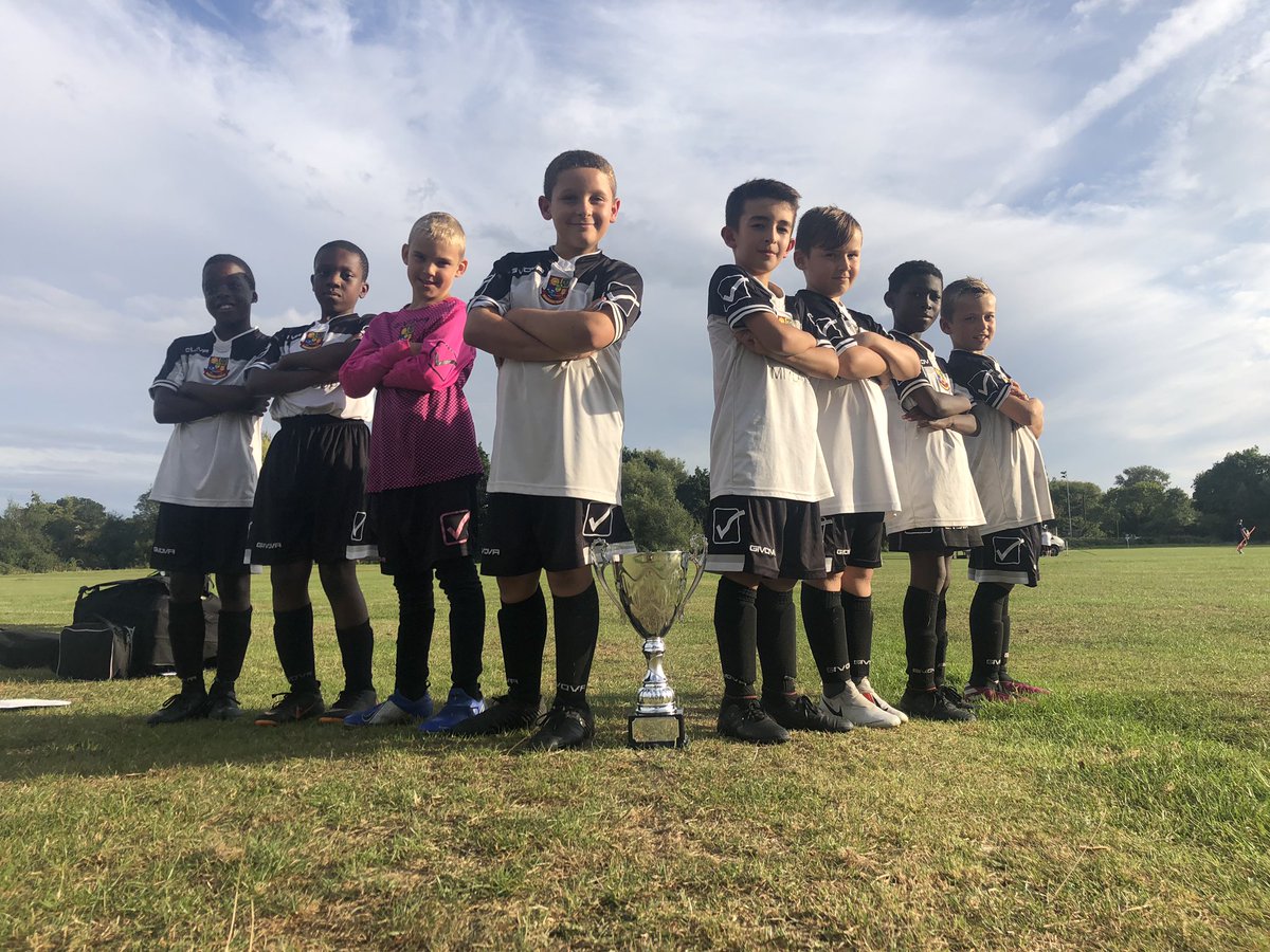 EnzoDevizio's tweet photo. A massive well done to the boys on winning the Ruislip Tournament today. https://t.co/3ULLJHpGai