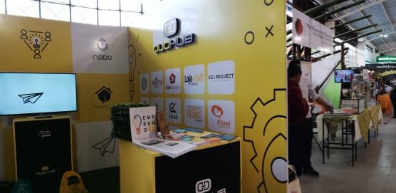 soyemprendec's tweet photo. ¿Tienes planeado ir a la Feria de Loja🎡 hoy?, visítanos en la nave de D donde está el ecosistema emprendedor de #Loja. ¡Te esperamos!
•
•
#EmprendecCoworkingLoja #EmprendecAcademia #InnovacionEmprendec #QuoHub https://t.co/YLjdKe7HH6