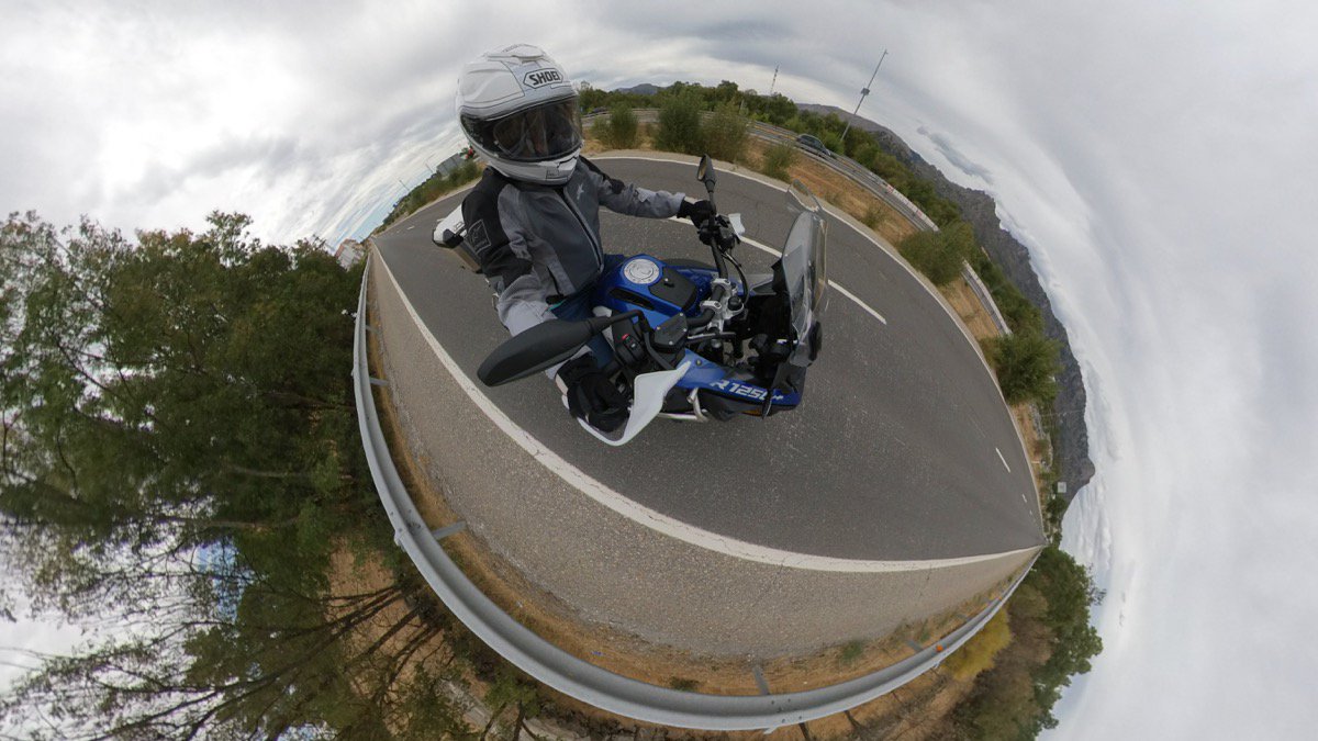 moto1pro's tweet photo. Con el ojo que todo lo ve... 👁️ La cámara Insta360 ONE X.
.
.
@insta360iberia @bmwmotorradesp 
.
.
#insta360iberia #insta360oneX #360photo #bmw #bmwR1250GS #BMWGS #camaradeportiva #camaradeaccion #bmwriders #GSfans #bmwmotorrad #asphaltandgravel #picoftheday #instastyle #style https://t.co/zt7su5z9gp