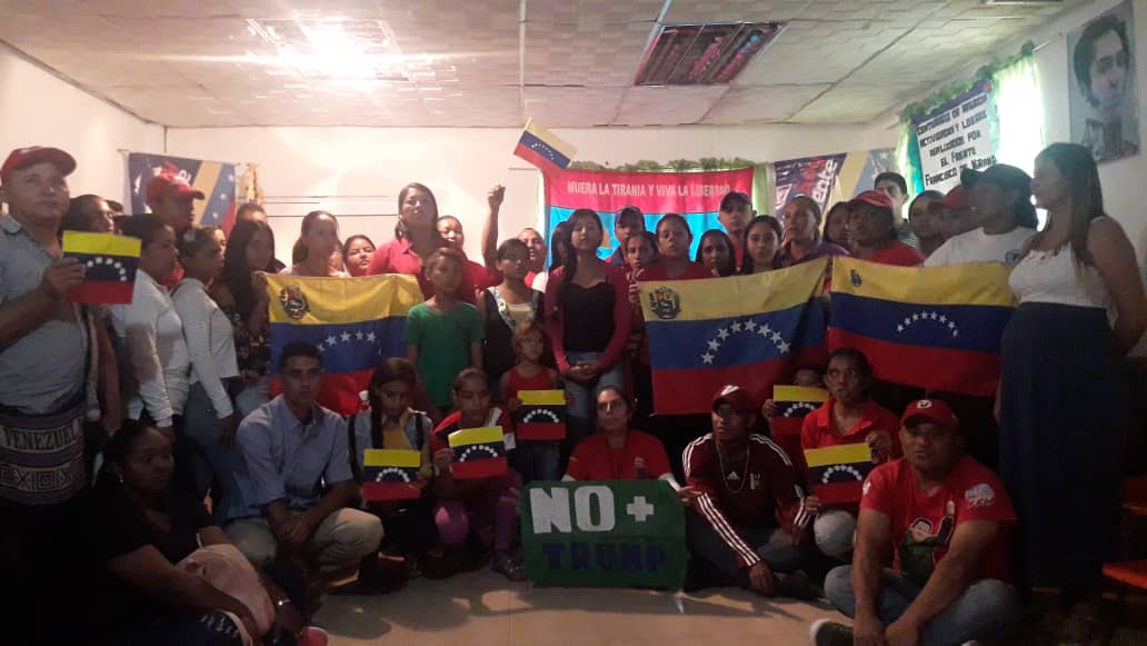 FFM13FALCON's tweet photo. Desde el Municipio Mauroa Estado #Falcón realizamos asamblea #DeFrenteConChávez con Nuestro Luchadores Sociales Bolivarianos del Frente Francisco de Miranda para Atender, Debatir y Planificar en cada Núcleo de Base Comunitario https://t.co/dGGfRJAa4j