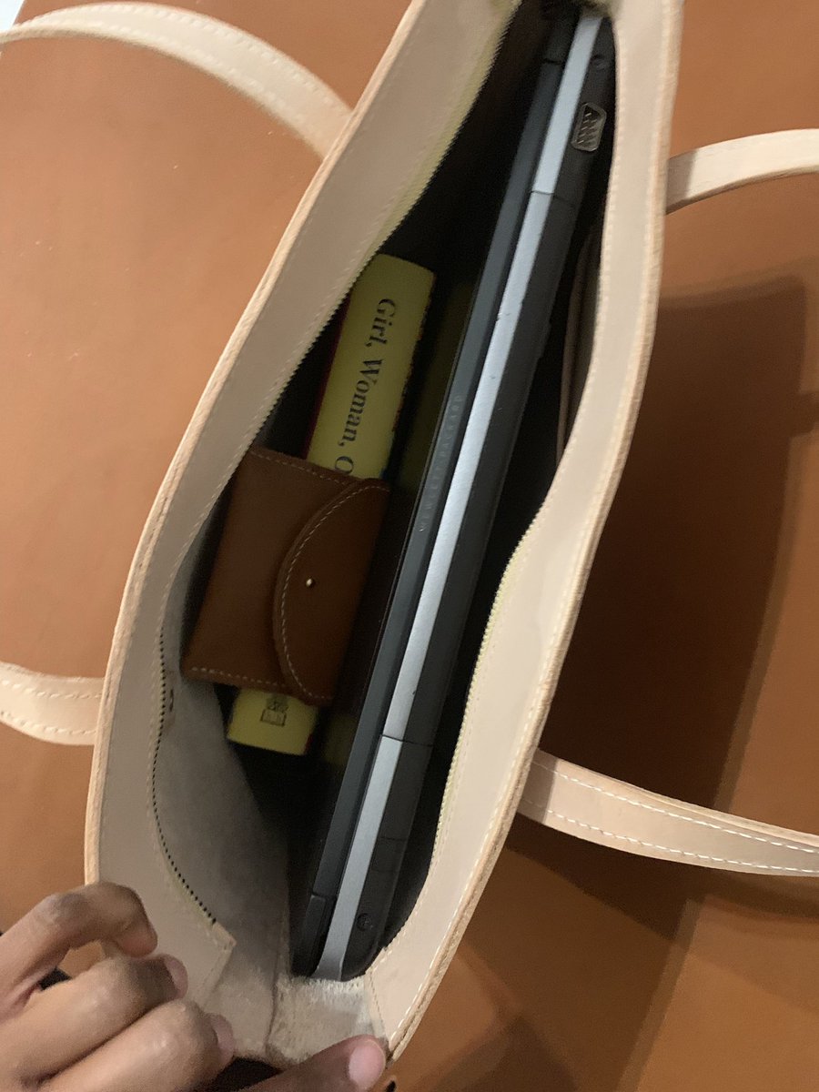 freeontana's tweet photo. Classic Tote 😀 https://t.co/EgyAET8oPK