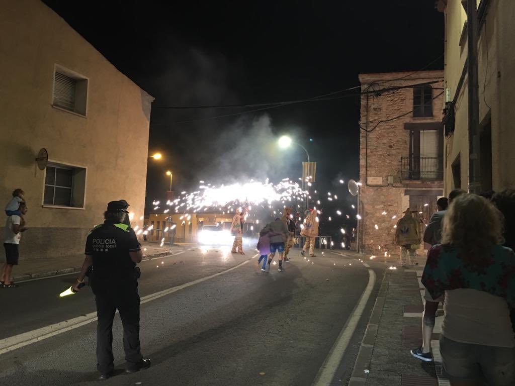 AjSentmenat's tweet photo. 📸 Llum i foc protagonistes del correfoc de la #FMSentmenat19 gràcies a @Sentcremats @diablescaldes @DiableABPSitges https://t.co/DoB17fJdMv