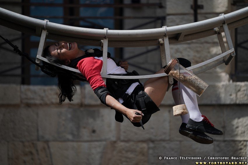 FortBoyardNet's tweet photo. 👍🏽 Très belle séquence avec @Karimacharni qui se dépasse pour l'association #Handicap2000 sur la Cerce à 20 m au-dessus du vide !! Elle rapporte la 3e 🗝️👏🏽 #FortBoyard #FortBoyard30Ans🎉 https://t.co/GLJc9lz48P