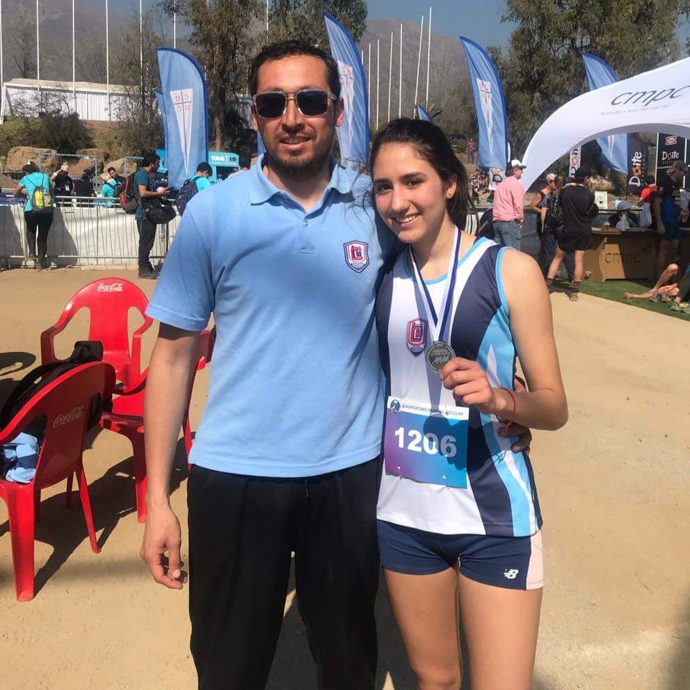 MontessoriTalca's tweet photo. Martina Pradenas Álvares clasificó al mundial de #crosscountry que se realizará en #Slovakia. ¡Felicitaciones Martina para ti y tu familia!👏👏👏
#deporte #chile #talca #mundial #atletismo https://t.co/uN9BQ1inYL