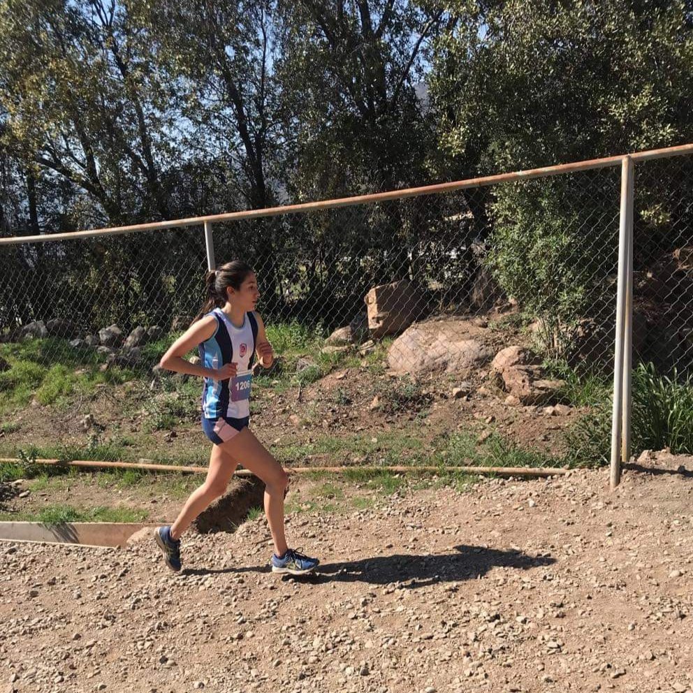 MontessoriTalca's tweet photo. Martina Pradenas Álvares clasificó al mundial de #crosscountry que se realizará en #Slovakia. ¡Felicitaciones Martina para ti y tu familia!👏👏👏
#deporte #chile #talca #mundial #atletismo https://t.co/uN9BQ1inYL