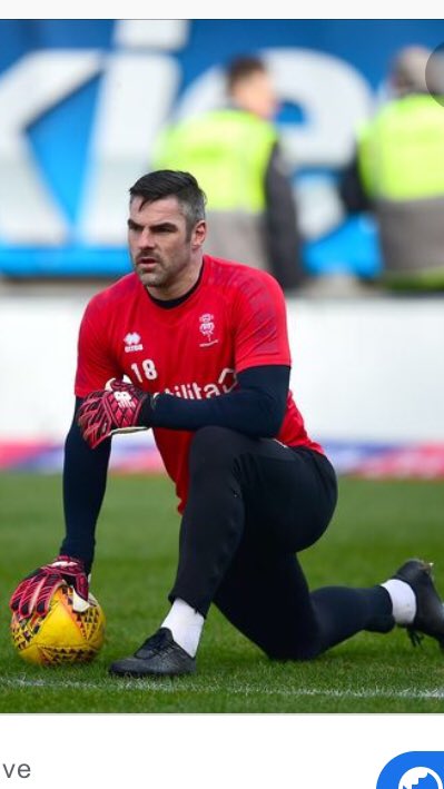 Matt Gilks take a bow !! What a way to show the respect to all <a href="/LincolnCity_FC/">Lincoln City FC 🇺🇦</a> !! You have shown us all why you will be classed as a Lincoln city legend !! Applauding all the fans, coaches and ex players ..🔴⚪️🔴⚪️