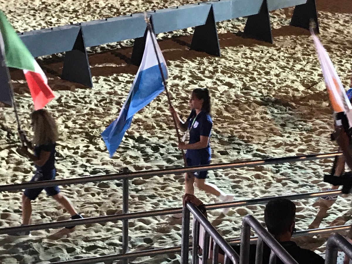 gian_primo's tweet image. Arianna #Valloni portabandiera alla cerimonia di chiusura dei #MediterraneanBeachGames #Patras2019🇬🇷 Cala il sipario sulla II edizione , San Marino 🇸🇲 ancora protagonista 13* posto nel medagliere. Complimenti a Alice #Grandi e Nicolò #Bombini 🥉e tutta #SMRTeam! 🇸🇲🇸🇲🇸🇲