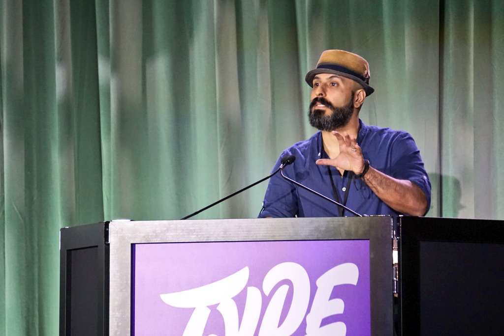 TYPEmag_org's tweet photo. "The Infinite reveals its quality through the Finite." — @KouroshBeigpour @typecon #typecon #typecon19 https://t.co/bRRKtSVwln
