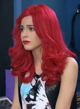 tiniftmernes's tweet photo. Roxy creció y cambió de look 😭 @TiniStoessel 😂🍓💖 https://t.co/rtuRt2kx9k