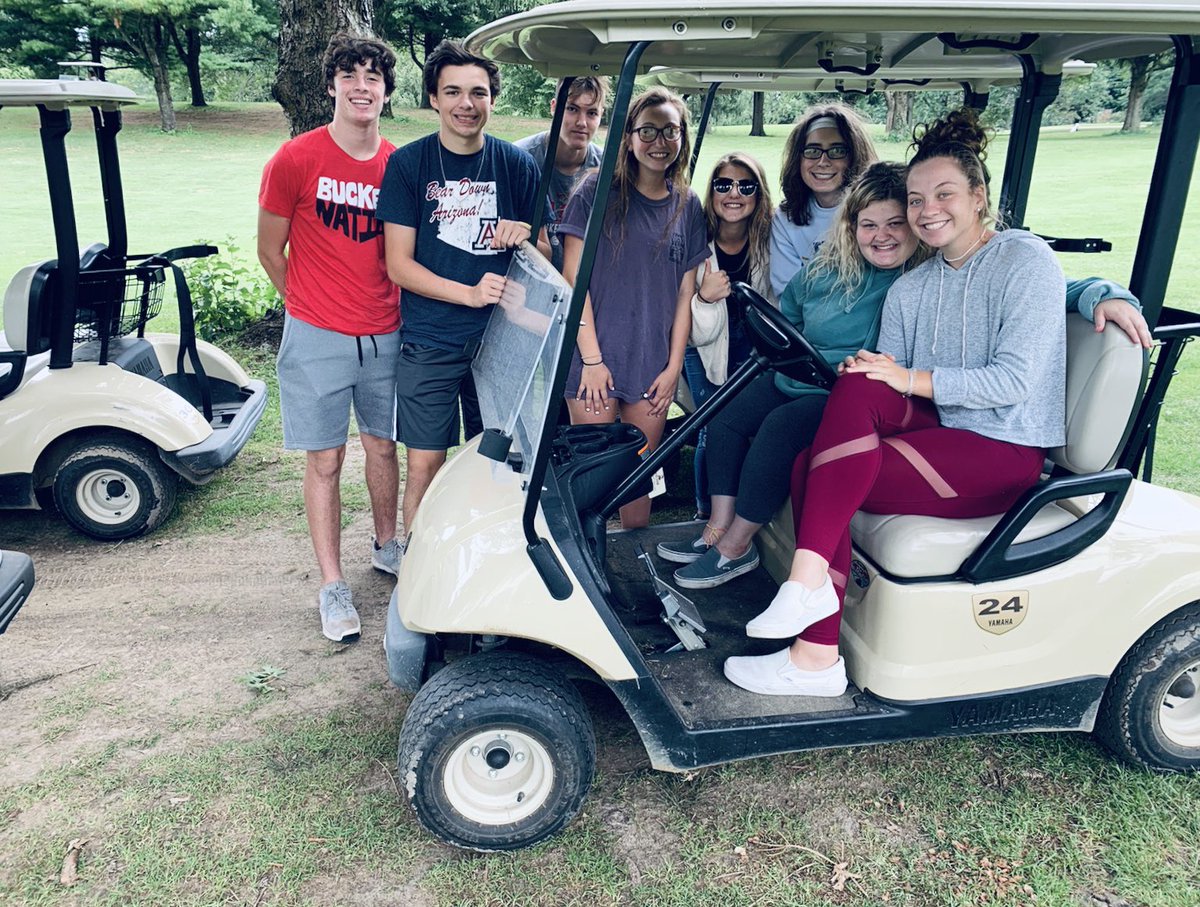 brian_nameth's tweet photo. We support our Gales even on the green!! #GalesUnited @LHSMrKnuckles @LHSGalesOffice https://t.co/xMA7AGuod3