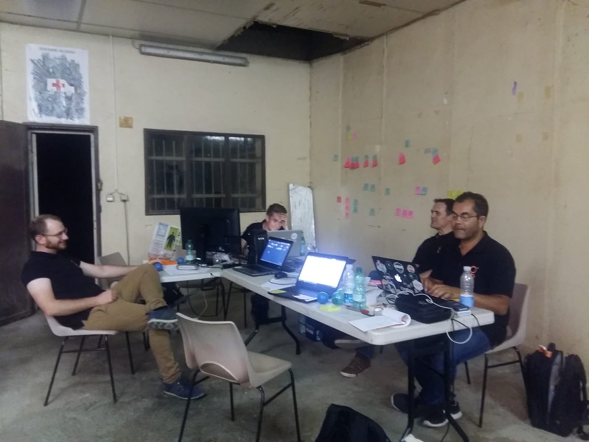 SMAG_SmartAgri's tweet photo. 📲#HackTaFerme 👉travail de 🌃 pour la team 👍(une 📸 de loin pour cacher les cernes😁)

Un travail d'équipe sur les #référentiels #chartes #production #chatbot #web... On ne vous en dit pas plus 🤫

📅 RDV demain14h pour la présentation des projets à #Auch 🤞 https://t.co/CCA2XM6yvF