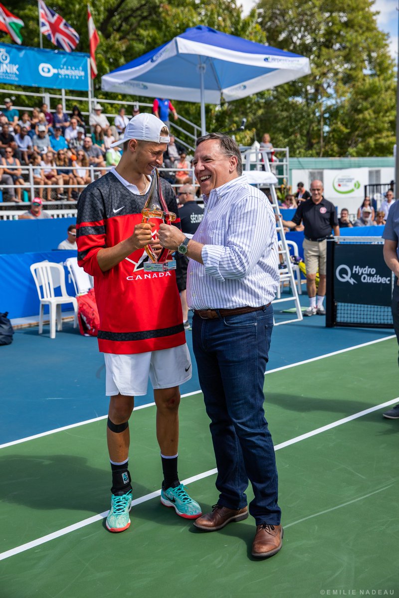 francoislegault's tweet photo. Un samedi comme je les aime!
J’ai assisté aujourd’hui à la finale des Internationaux de tennis junior de Repentigny.
Le tennis est de plus en plus populaire au Québec, en particulier chez les jeunes.
C’est une bonne chose quand on sait que le sport aide la réussite scolaire. https://t.co/eQU0X0uCsc