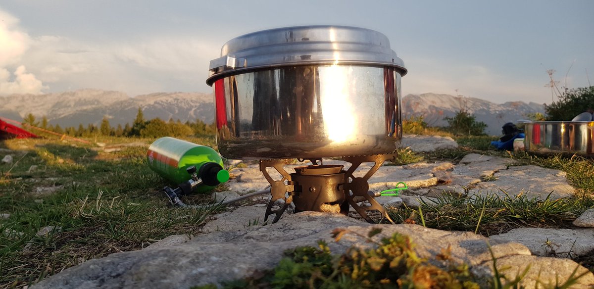 Monrechaud's tweet photo. Le réchaud Polaris d'Optimus est ce qu'on appelle un brûleur multicombustible, c'est à dire qu'il fonctionne aussi bien avec de l'essence qu'avec du gaz 》https://t.co/wkS7Mno62M #rechaud #optimus #polaris https://t.co/yOSB562GPP