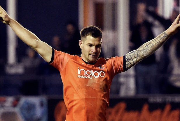 StatsChristian's tweet image. James Collins #Luton league record:

3️⃣ divisions
9️⃣2️⃣ apps
8️⃣7️⃣ starts
4️⃣7️⃣ goals 
2️⃣ defeats in all 3️⃣7️⃣ games scored in.
2️⃣4️⃣ goals in last 3️⃣3️⃣ apps.
1️⃣5️⃣ goals in last 1️⃣7️⃣ at home.
Scored in all 3️⃣ games #LTFC have picked up pts in this season.

👑James 🇮🇪 

#COYH #Hatters