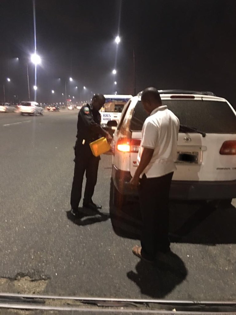 RRS officers assisting this motorist whose vehicle ran out of petrol on the highway. We assisted him with a few litres to enable him get to the nearest petrol station. #TheGoodGuys