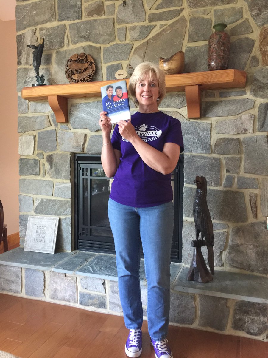 kkingsolon's tweet photo. Pick up a good book and join the WES 25 Book Challenge! #WESreads25 #driven2succeed   #WESpolarbears https://t.co/kxuQprAu4x