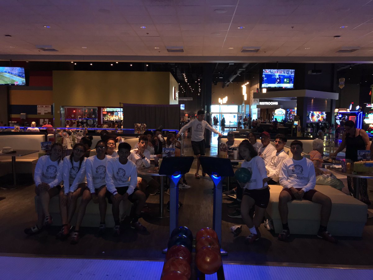 The team the bowls together stays together.  #BOWUP <a href="/YsletaISD/">Ysleta ISD</a> <a href="/YsletaHS/">Ysleta HS</a> @YsletaC <a href="/MyMainEvent/">Main Event</a>