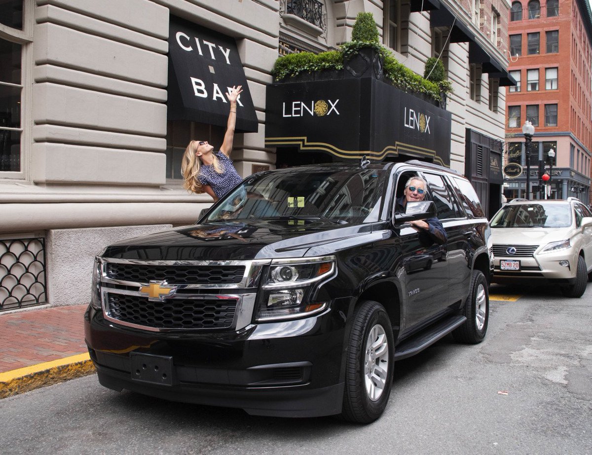 DiningPlaybook's tweet photo. Visiting the city this Fall and looking for a place to stay? Boston's Back Bay area is beautiful during the Fall months, and @LenoxHotel is right in the middle of it! #lenoxhotel #bostonhotels #diningplaybook https://t.co/5l2LkFYpKD