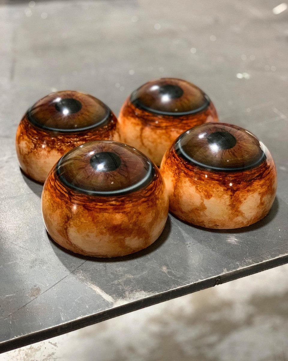 “We’re going to need a bigger box”
The biggest eye that we’ve made to date. Two massive sets of 5” eyes for a client. 
What would you do with an eye this big?
#specialeffects #mua #spfx #acyliceyes #fakeeyes #monsterpalooza