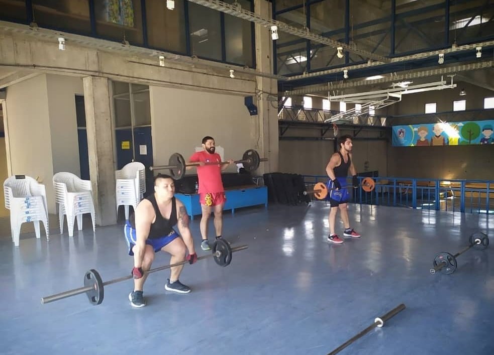 CTerracotas's tweet photo. Entrenamiento de Sanda por que nuestro equipo no para vamos con todo muchachos 🙌👏💪😠🏋️‍♀️ @MaipuRenace @Fedwushuchile @clinicaMEDS @DanielZapataGo @Andres1Tobar @IWUFOfficial  kung fu y sanda #folungmen #tatwong #familia #tatwongfamily #choylayfut https://t.co/q7wqDhsLgu
