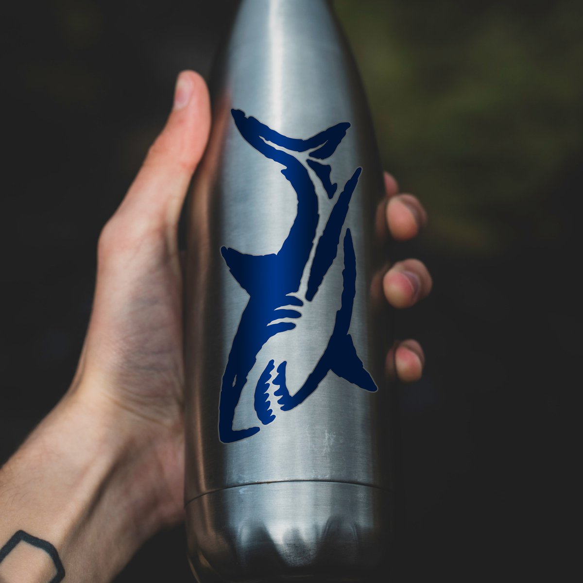 If you're out #surfing, watch out for these guys!! But no worries if you have one on your back window- totally harmless! Our Shark #sticker comes in 5 bold colors, so it's sure to stand out wherever you stick it!

Get yours 🦈
inbloomstickers.com/products/269/s…