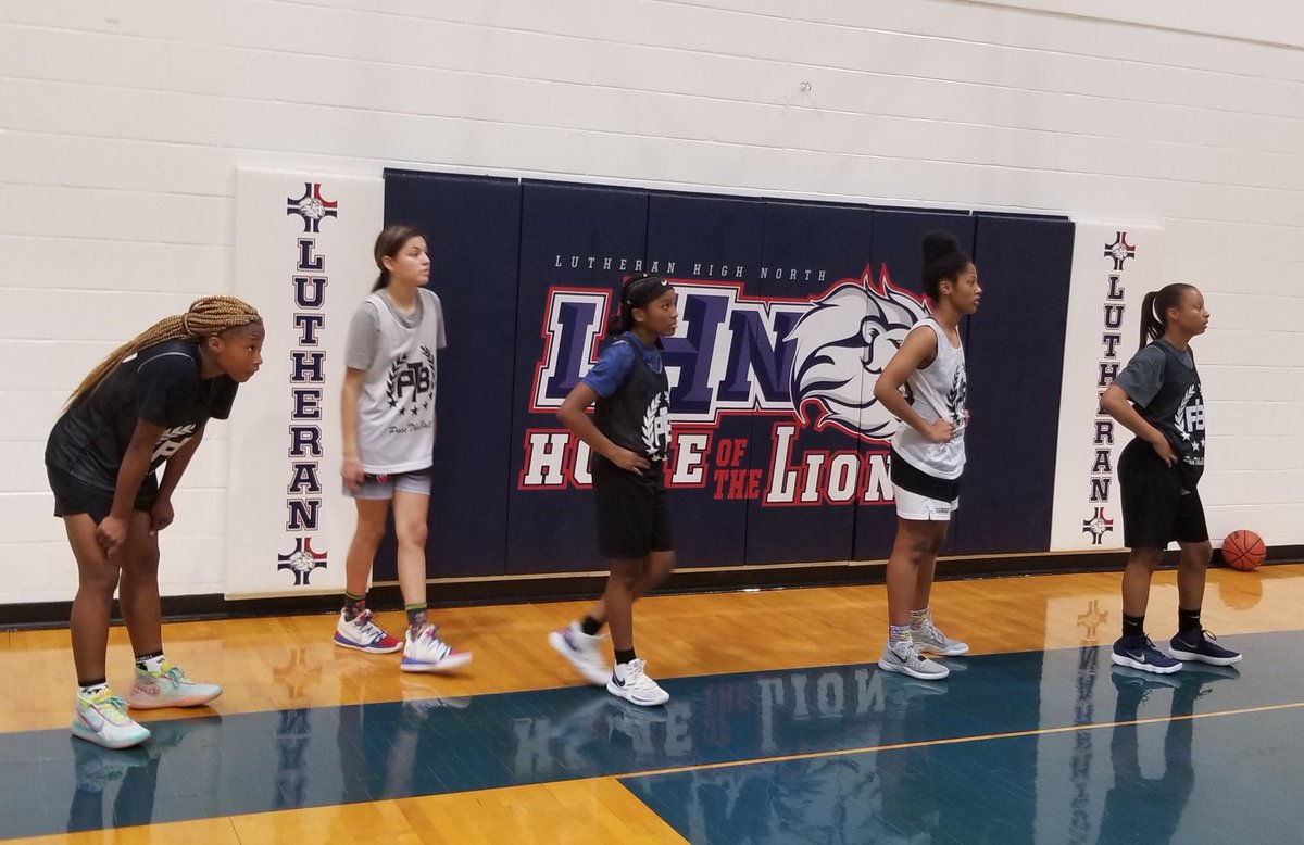 girlzprepreport's tweet photo. The game starts at the one as 3 exciting 2023 PG's will be making noise in the area @aaridaguard @Aniyah2023 @10Jet10 and all are showing out @PassThaBall #TheSouth https://t.co/Y9ID170dTJ