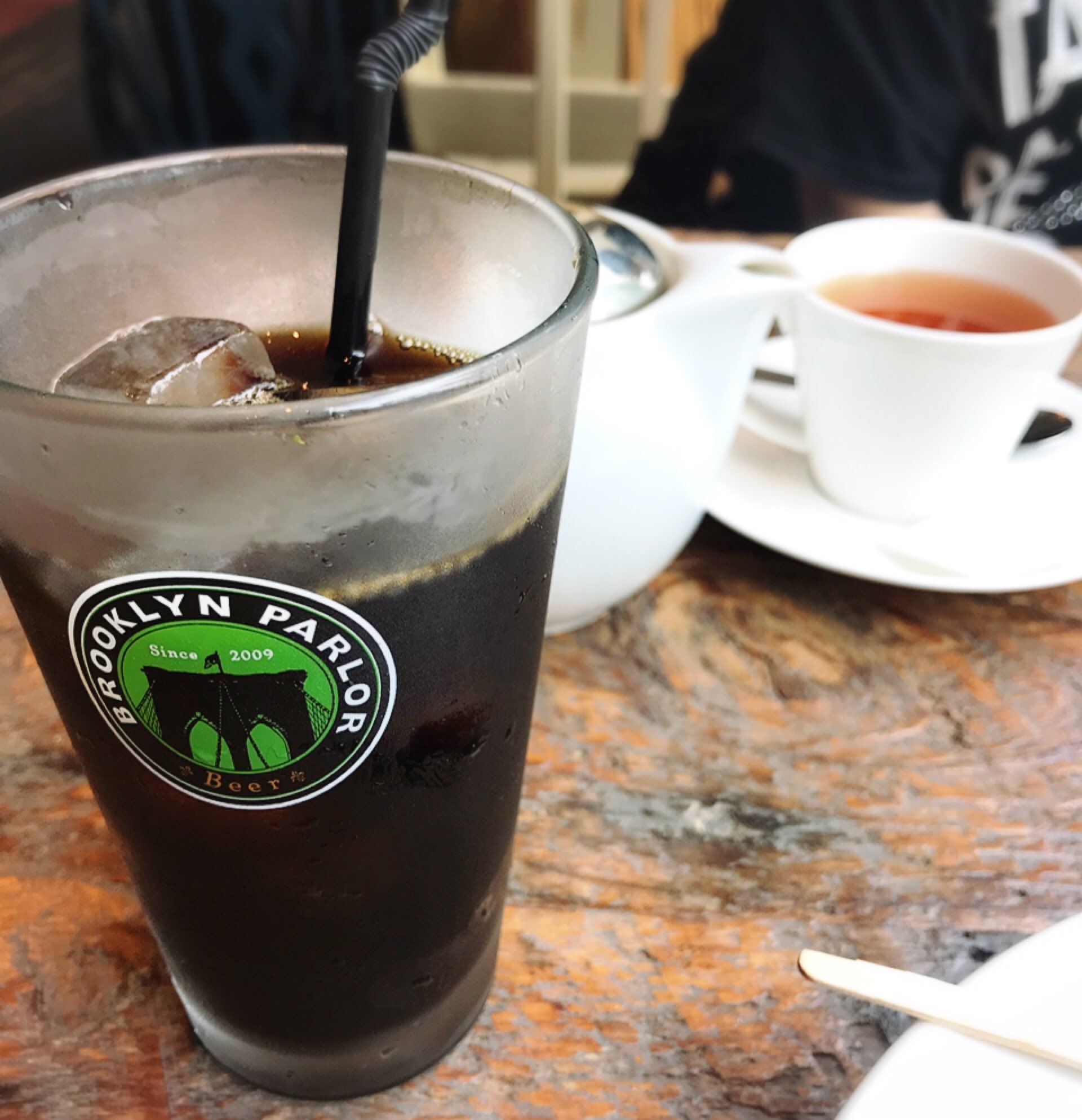 Chacch Dosomecall ローストビーフのサンド すっごく美味しかったけど こういう高さのあるサンドとか ハンバーガーとか どやって食べるのかいつも悩むw やっぱりかぶりつきなのかしら ブルックリンパーラー札幌 赤レンガテラス2f T Co