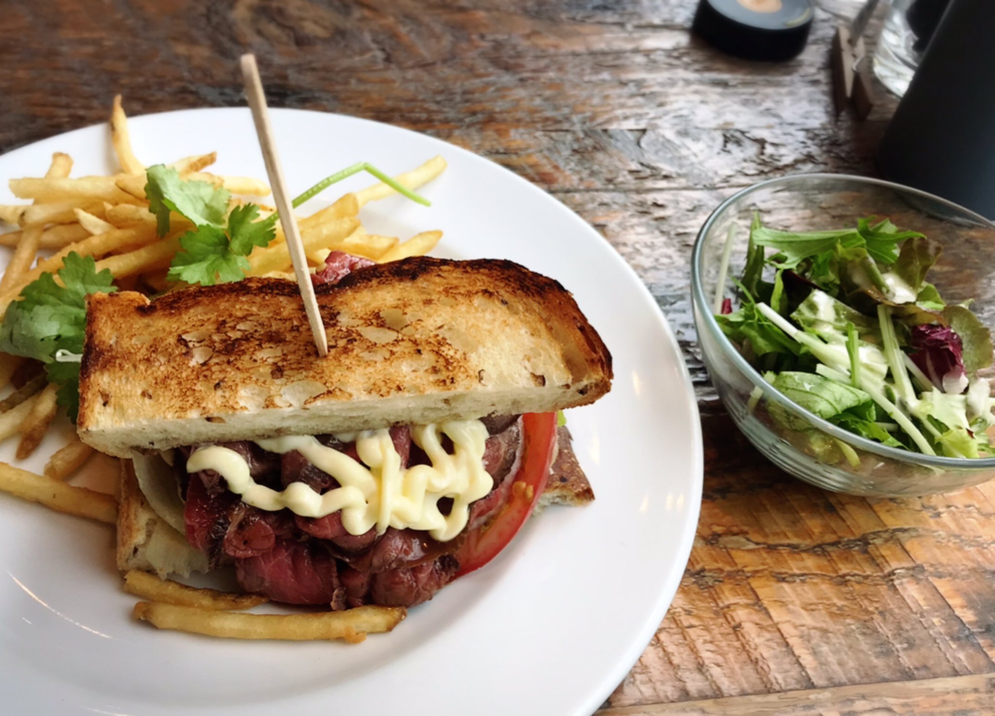 Chacch Dosomecall ローストビーフのサンド すっごく美味しかったけど こういう高さのあるサンドとか ハンバーガーとか どやって食べるのかいつも悩むw やっぱりかぶりつきなのかしら ブルックリンパーラー札幌 赤レンガテラス2f T Co Chacch Dosomecall ローストビーフのサンド すっごく美味しかったけど こういう高さのあるサンドとか ハンバーガーとか どやって食べるのかいつも悩むw やっぱりかぶりつきなのかしら ブルックリンパーラー札幌 赤レンガテラス2f T Co