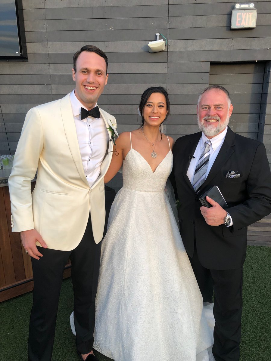 OfficiantPeterB's tweet photo. Next up, just a few blocks away, a second #RooftopWedding atop the incredibly swanky #WilliamValeHotel. Guests were treated to a #ManhattanSunset as Pete & Valarie took their #Vows.
#LongandHappyLifeTogether!!
#BrooklynWedding #NYCWedding https://t.co/ANhAsfShfk