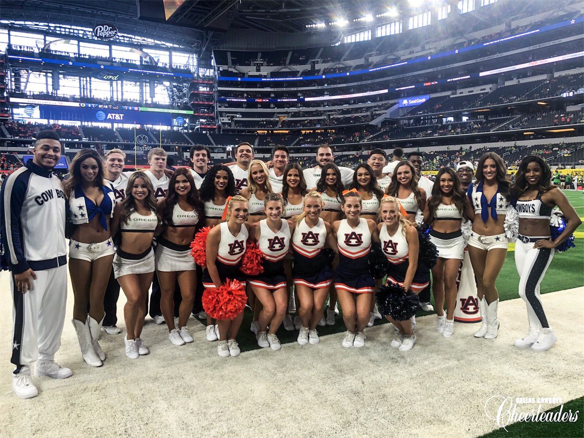Oregon alum @DCC_Molly was thrilled to welcome <a href="/OregonCheer/">Oregon Cheerleading</a> and <a href="/aucheerleading/">Auburn Cheerleading</a> to <a href="/ATTStadium/">AT&T Stadium</a>! 

Tonight, the two top 20 teams have kicked off an exciting season of college football!