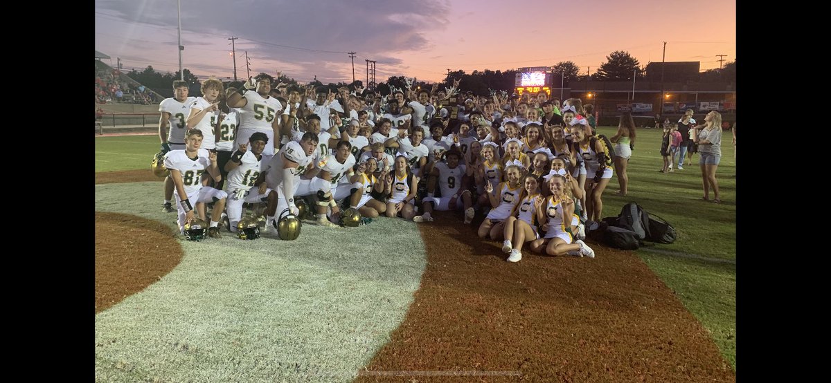 KCIrishFootball's tweet photo. Crossed the state line to do one thing...to Win!!! #checkthatbox #GoIrish https://t.co/QSE2t7nZVR