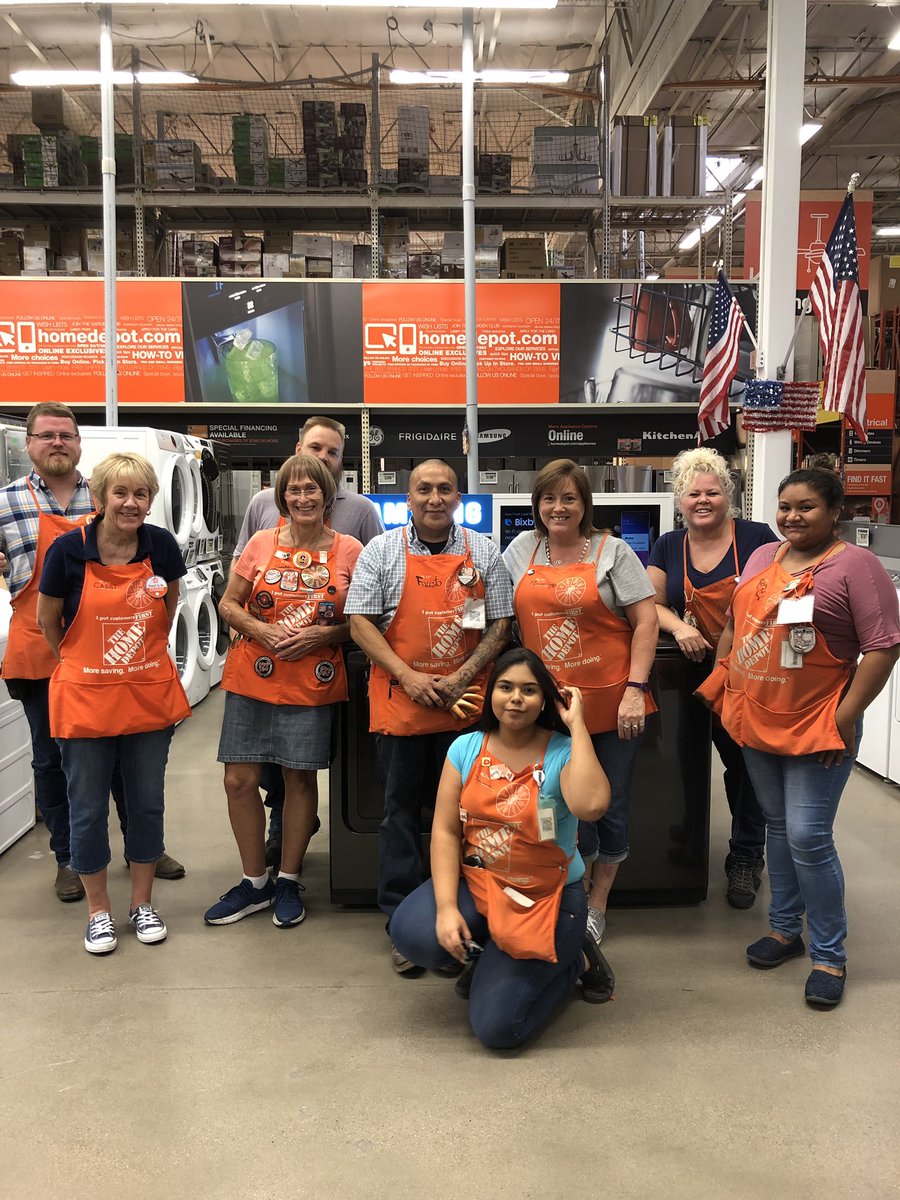 Timothy_OKelly's tweet photo. Last day at 469 for Fausto! Congrats on your promotion to Overnight ASM at 473, you will definitely be missed here, thank you for everything! #PizzaParty #D66PROUD #THD0469 @GPsharkz @JefferyOfenloch https://t.co/B4v3HfGMyt