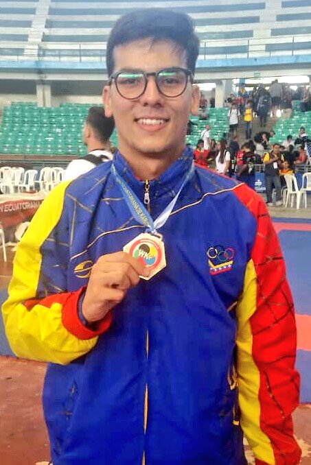 michellyvivas's tweet photo. El Karate en #Venezuela está de fiesta...

... y en Lara lo celebramos con las medallas de Henrry, Juan Diego, José Manuel, Lenin Alejandro y Pierina de la Organización JKD 

Bravo mis campeones! 

Mi corazón palpita de alegría por tu Bronce amado hijo Juan Diego!

@JKDVENEZUELA https://t.co/8zZpJSEXuY