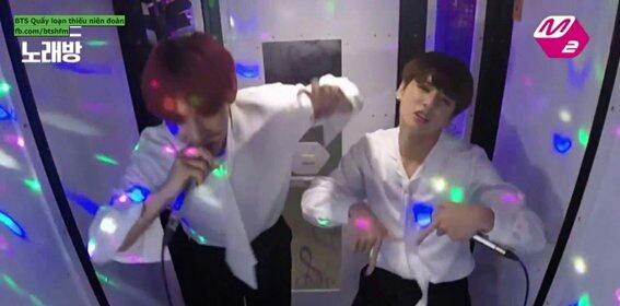 Пылающий бтс. Тэхен из бтс. Пылающий бтс. Bts art вигуки. Бтс яой.