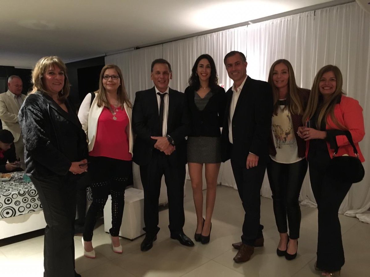 Compartiendo la cena del Día del Abogado junto a <a href="/enriqueponcesl/">Enrique Ponce</a> <a href="/SandyLiz26/">Sandra</a>