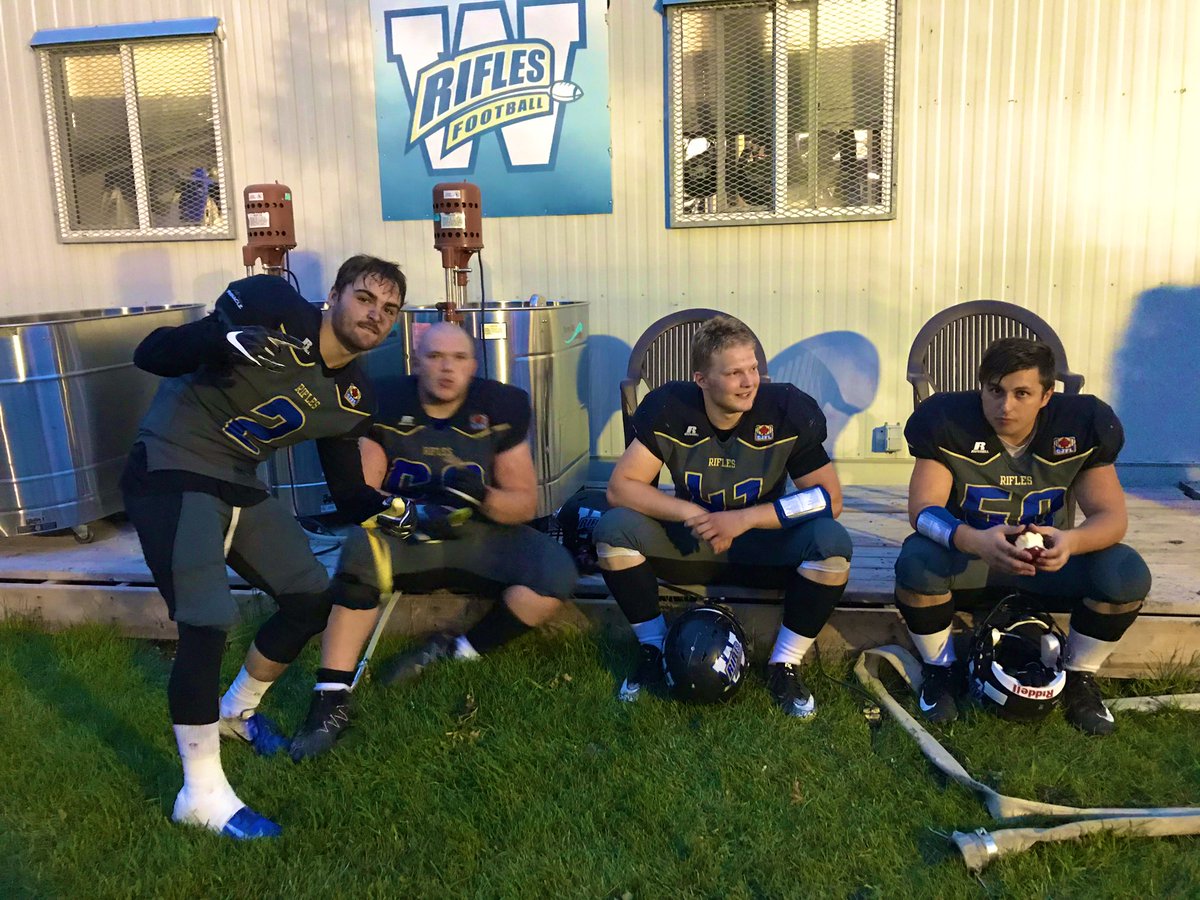 At the half...

Rifles 32
Thunder 28

The Labour Day Classic continues between Winnipeg and Regina under the lights here at <a href="/StVitalMustangs/">St Vital Mustangs</a> Field.