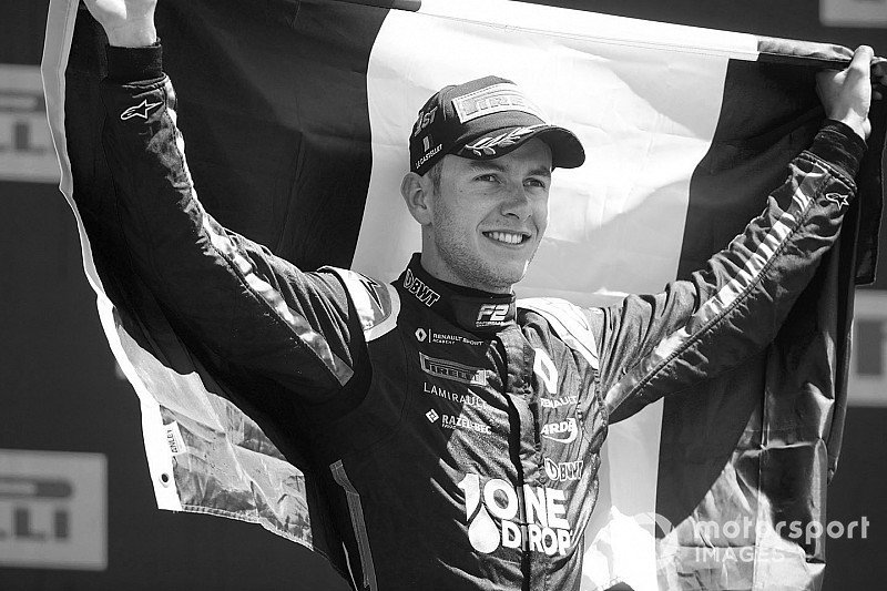 DarknessSR_twt's tweet photo. Et si on faisait traverser cette image a travers le monde ?  Pour rendre hommage à ce champion qu'était et qui restera Anthoine Hubert. Que toute la commu F1 rt cette photo. Je ne le fais pas pour gratter des rt mais pour lui rendre hommage..C'est la seule mani��re que j'ai.🙏🏻😭 https://t.co/pxLeraj539