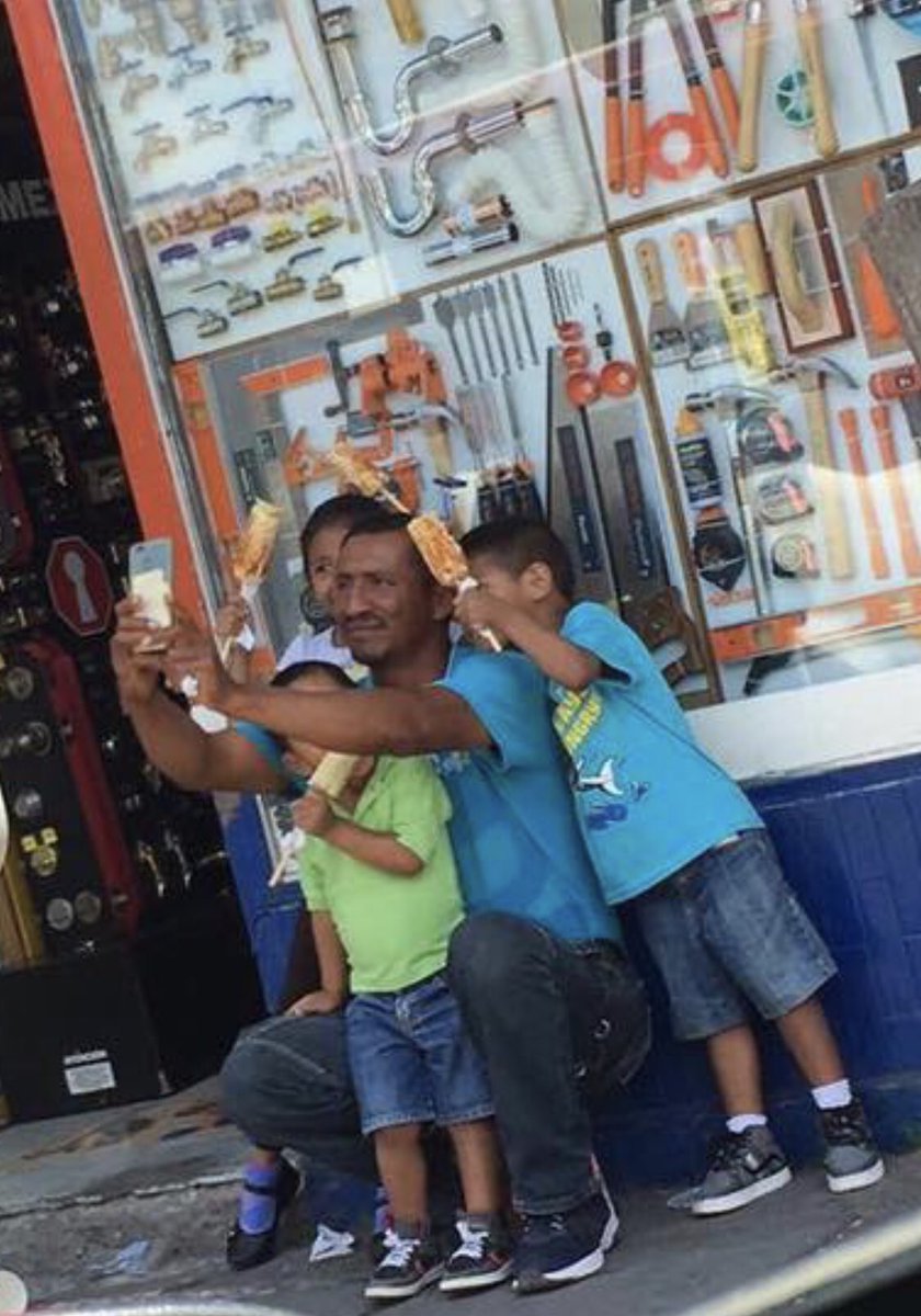 PediaNu's tweet photo. ¿Algún día seremos ricos papá?
Ya somos ricos hijo, quizá algún día tendremos dinero... https://t.co/aIGSwMW00p