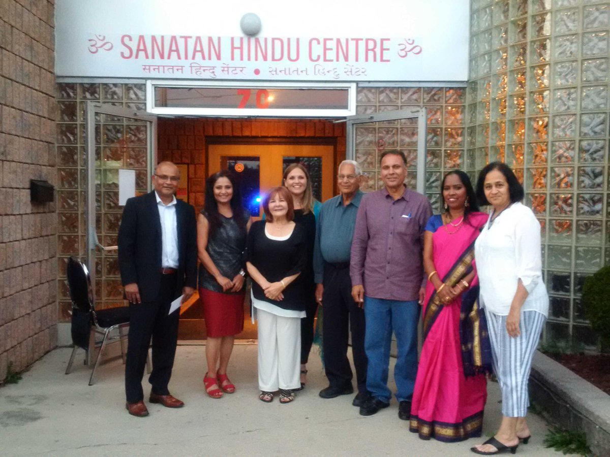 #ldnont The Sanatan Community Centre welcomes international students to a Bollywood  in London social night.