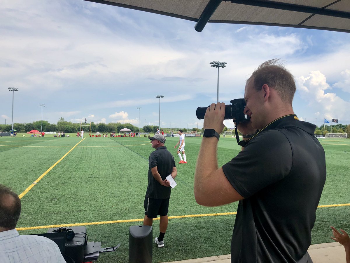Coach_Nikola's tweet image. Game day with @USTCeltsMSoccer 0-0 at half but feel it’s coming! Great set up at @HoustonSportsPk home of #USTMS &amp;amp; #USTWS with best #GameDat crew... and the best part - seeing some of curent &amp;amp; @USTWSoccer alumni 🦁 #GoCelts #NCAAd3