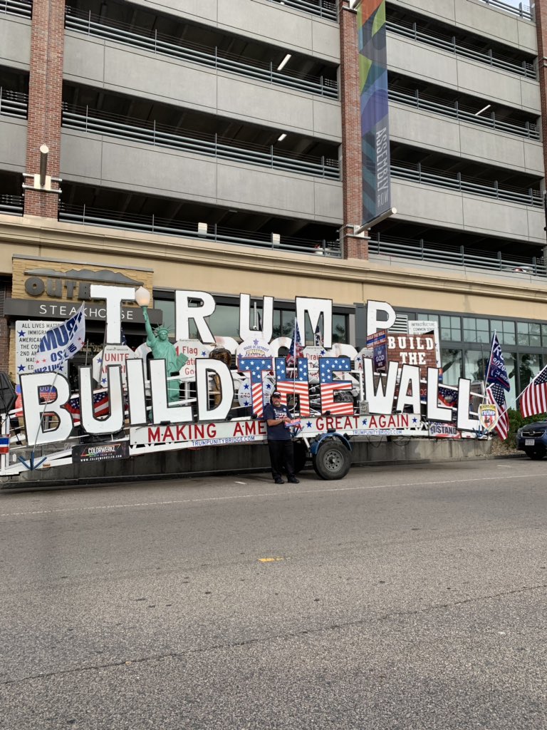 fresalafresca's tweet image. Over 50% of Assembly Row’s employees/shoppers are minorities &amp;amp; they allow racists to station themselves here &amp;amp; pass flyers to build a wall. Ridiculous. #assemblyrow