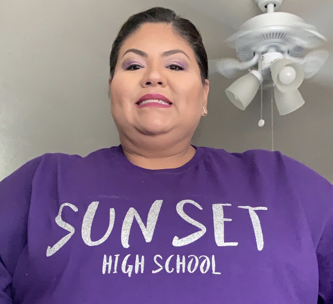 pbserrano214's tweet photo. Game Day Ready! #bandmom #sunsethighschool https://t.co/6nDCee4tap