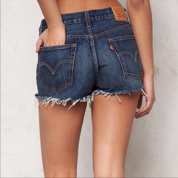 BonusBuys4Less's tweet photo. So good I had to share! Check out all the items I'm loving on @Poshmarkapp from @vane37closet #poshmark #fashion #style #shopmycloset #levis: https://t.co/CBtmJnZxqS https://t.co/8BIo8A6khG