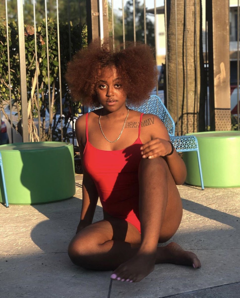 lowkey_h20's tweet photo. Melanin in red 🍫 https://t.co/O4T3Yk9RPP